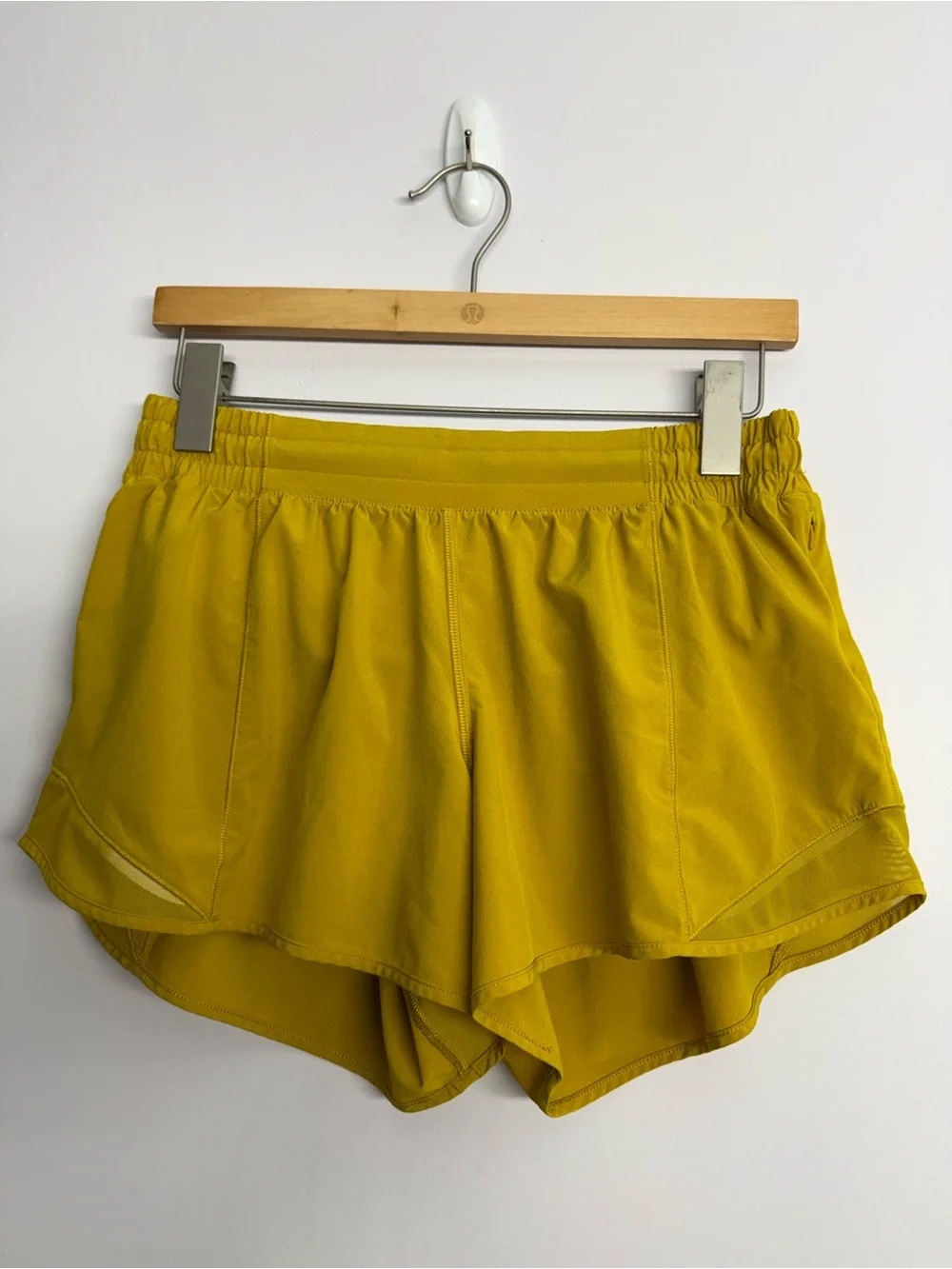 Lululemon Hotty Hot Short II *Long 4" Honeycomb Size 10 Yellow - Picture 1 of 6